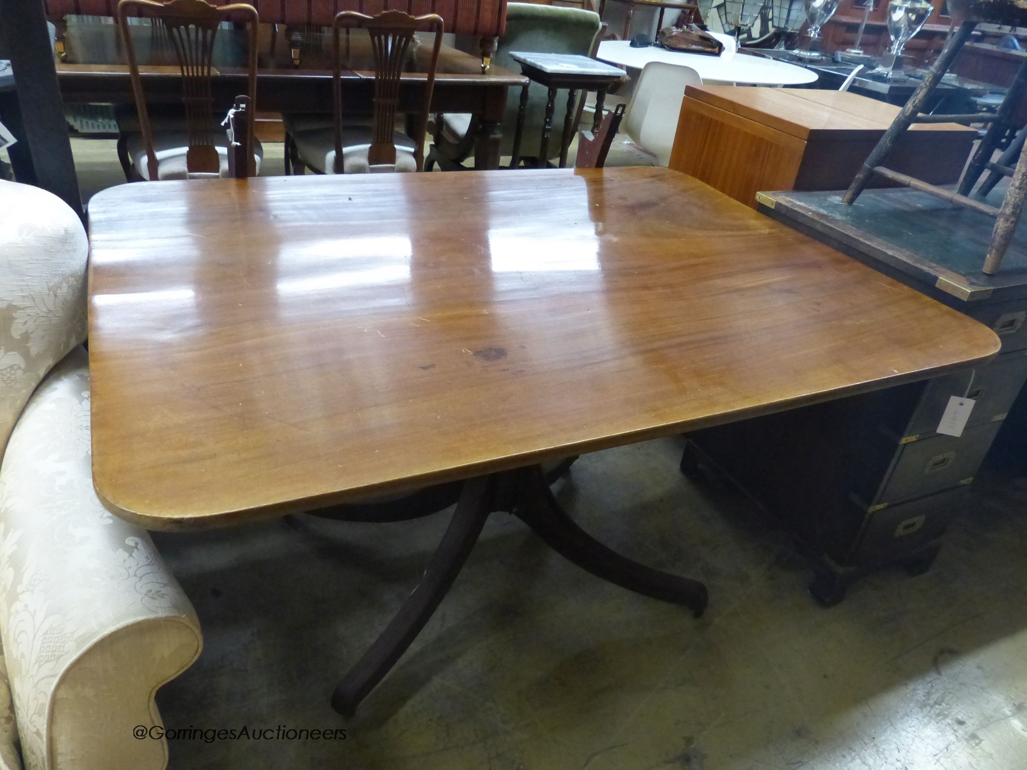 A Regency mahogany breakfast table, W-132, D-98, H-73.